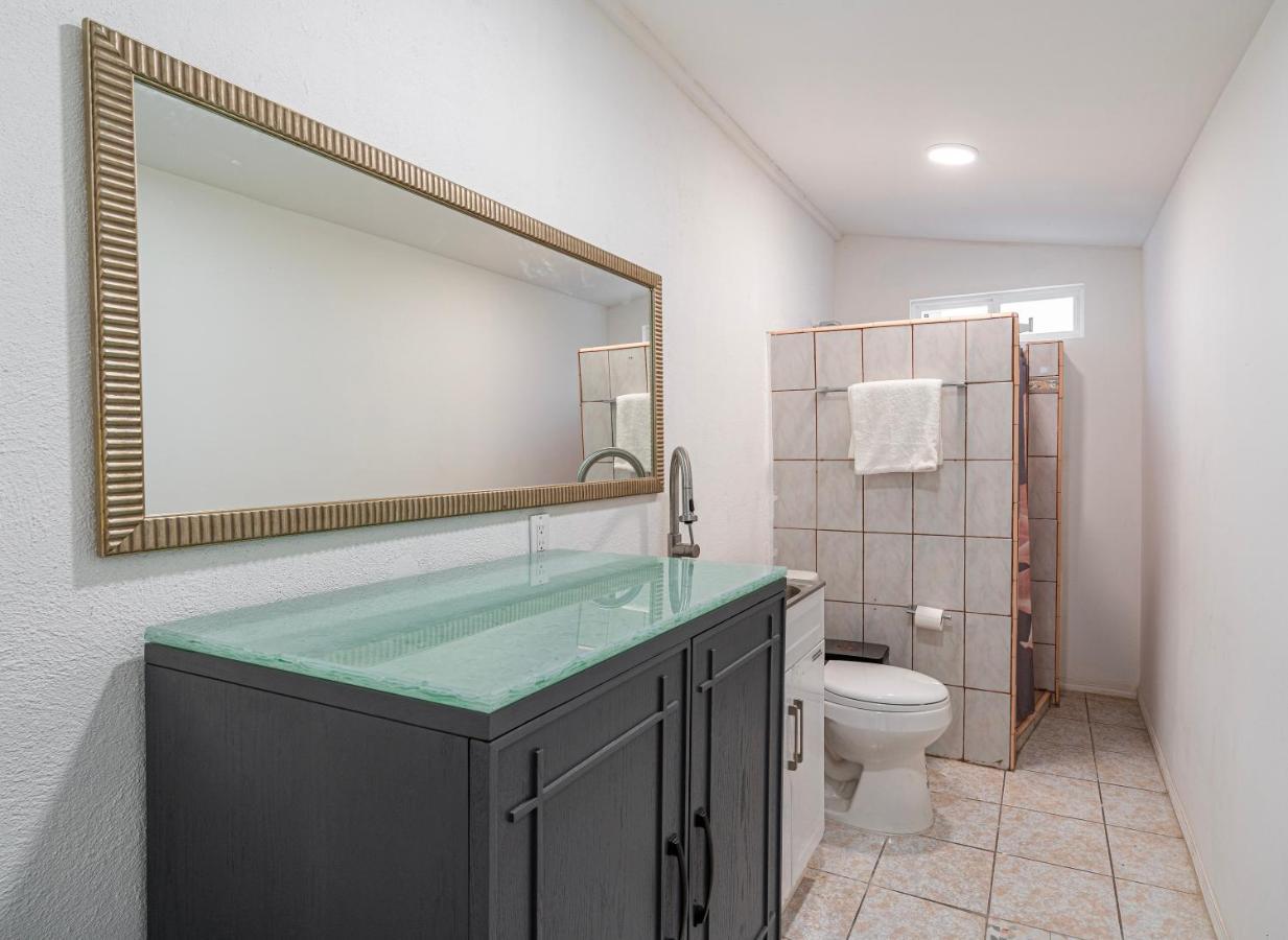 2 Br/ 1 Ba Home, Sleeps 10, 1 Min Walk To Rosarito Beach Exterior foto
